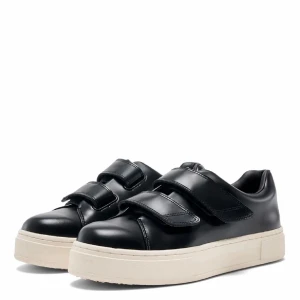 Svarta sneakers eytys - Snygga svarta sneakers med vit sula och praktiska kardborreband. Skorna har en stilren design med en lila detalj på hälen. Perfekta för en avslappnad stil. Ifrån eytys. Okej skick. 