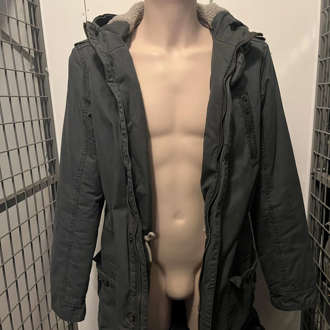 Grå parkajacka med teddyfoder - 3