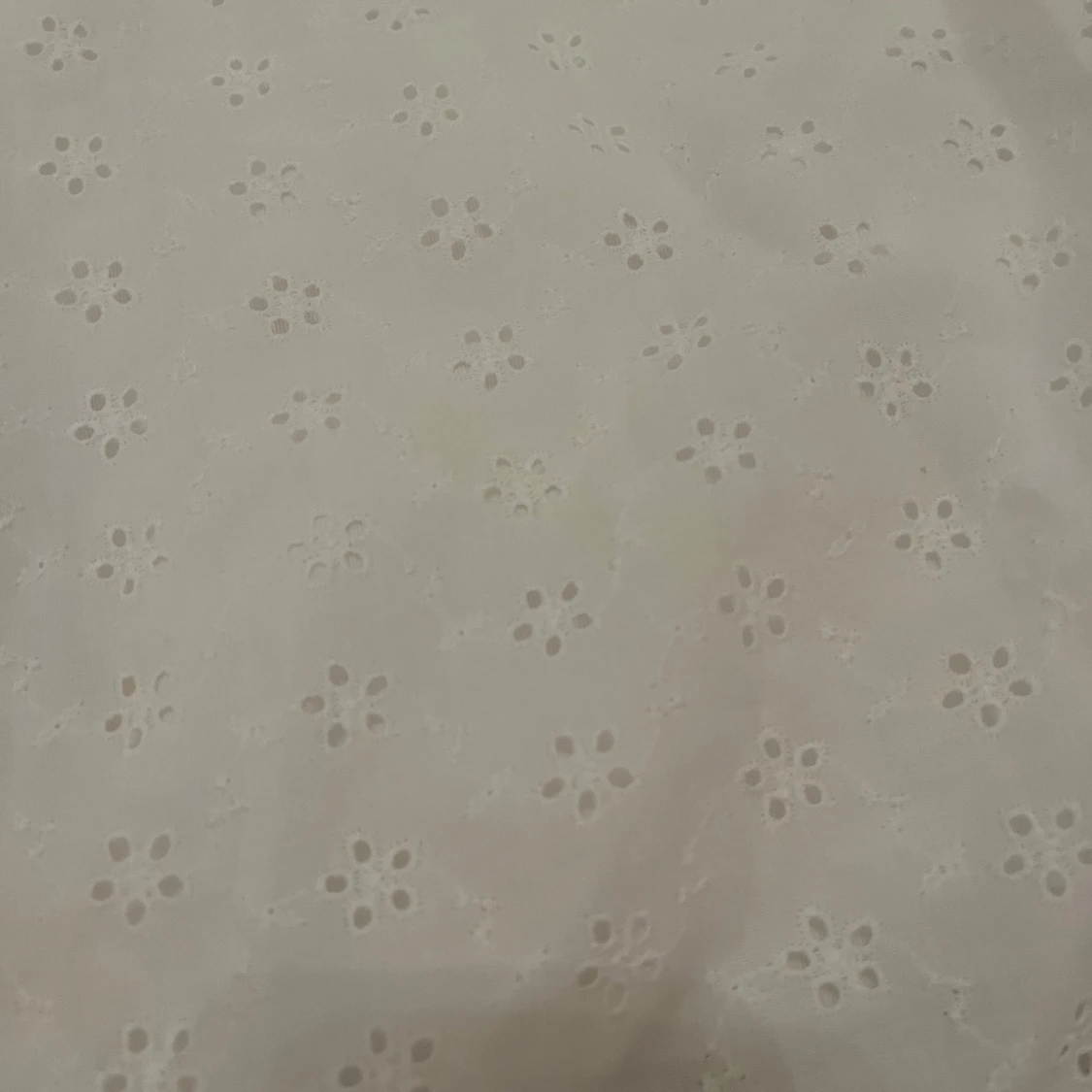 Vit klänning med puffärmar - 1