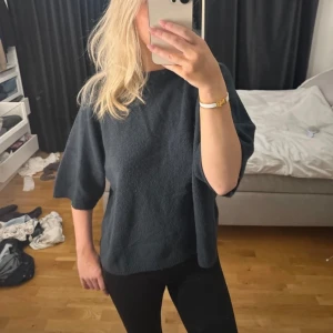 Grön tröja med trekvartsärm - Jätte fin grön trekvartsärmad tröja som endast används en gång 💚