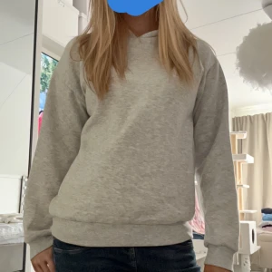 hoodie  - säljer denna hoodien från gina tricot💓