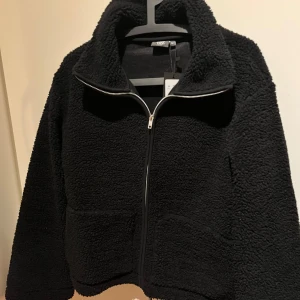 Teddy jacka  - Slutsåld Teddy jacka/ pile jacka från lager 157 med prislapp kvar