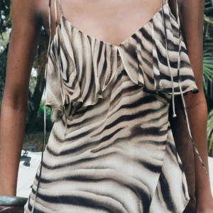 Mönstrad topp från Zara - Trender på Pinterest. Svart beige 