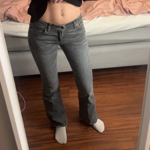 Levis jeans - Jättesnygga lågmidjade jeans från Levis. Finns små defekter men annars i bra skick🥰