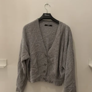 Grå myskofta - Kofta grå 