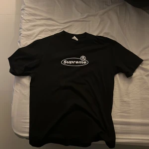T shirt  - Supreme