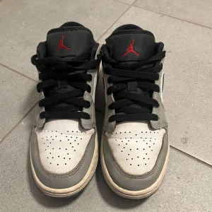 Jordan 1  - Säljer några par Jordan 1. Bra skick. Använd några gånger. För mer info hör av er.