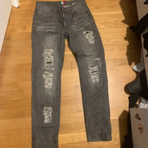 Jeans - Storlek 32