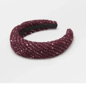 Becksödergard diadem - Så fint diadem från Becksödergard! Vinrött