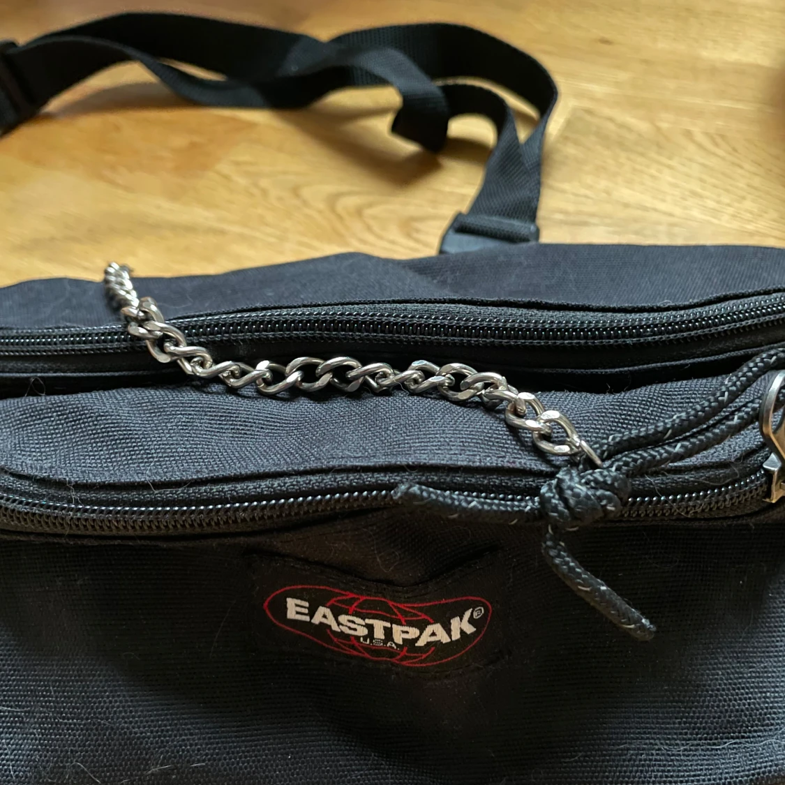 Svart midjeväska från Eastpak
