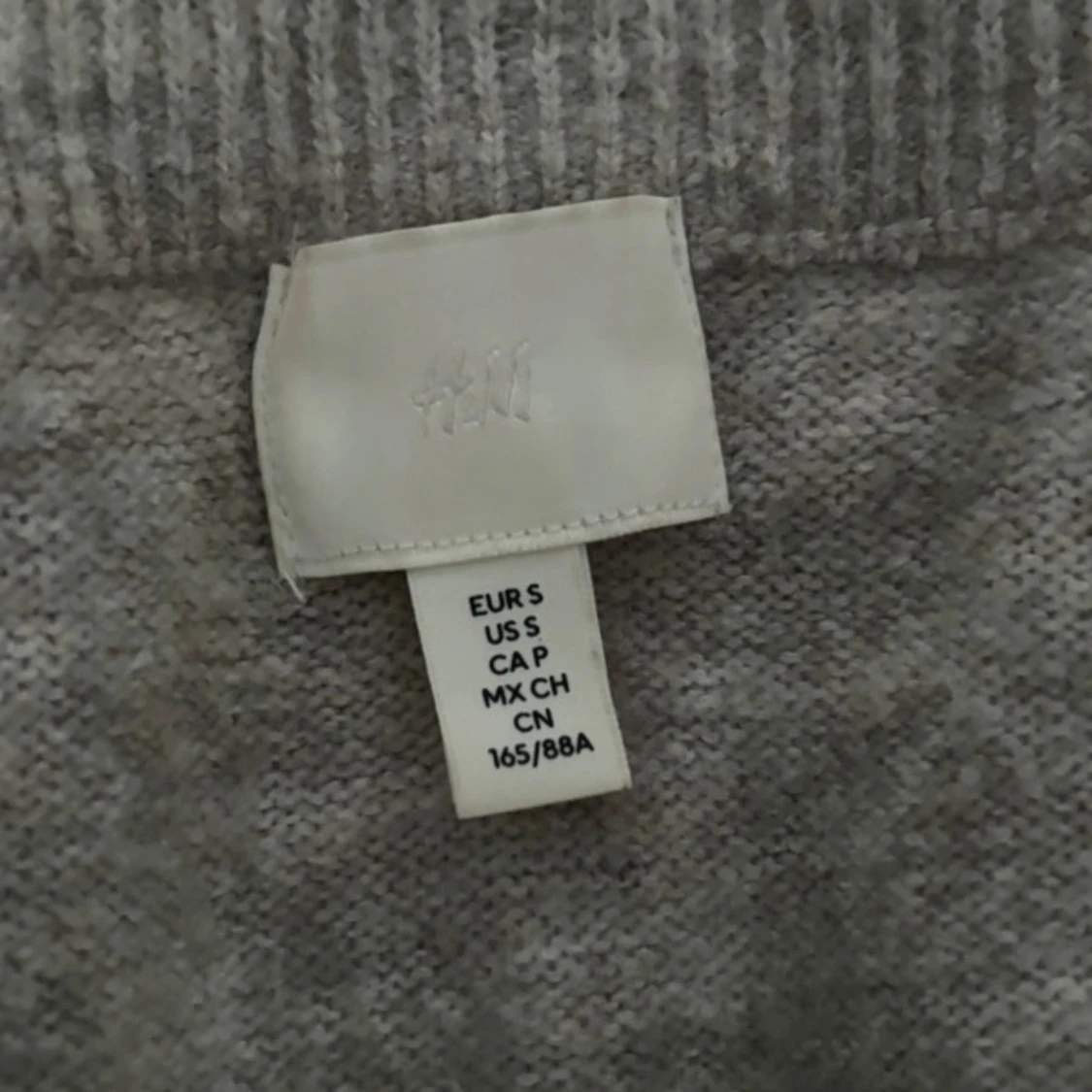 Grå offshoulder tröja från H&M - 91