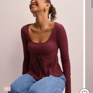 Nelly topp - säljer denna sjukt snygga toppen ifrån Nelly!❤️ passar om man har xs! 