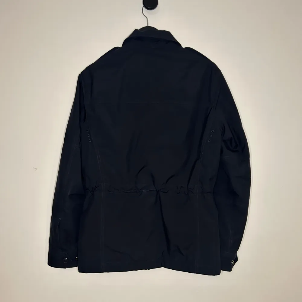 Riktigt fet fieldjacket från Ralph Lauren, eftertraktad och perfekt för kommande säsonger! Storlek Xs men passar S, även water repellent! I extremt bra skick och använd endast förra vintern! Hör gärna av er vid flera frågor eller funderingar!💫💯. Jackor.