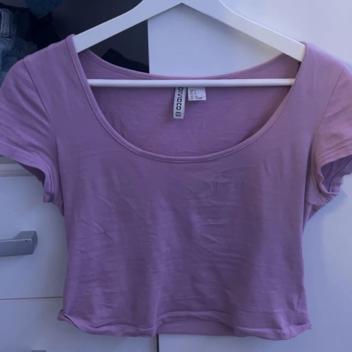 Ljusrosa croppad topp från H&M