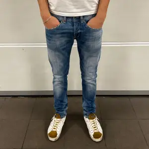 Säljer mina Dondup George Jeans | Skick = 9,5/10 | Nypris = 4000kr | Säljs för = 799kr | Vid frågor och funderingar hör av er!