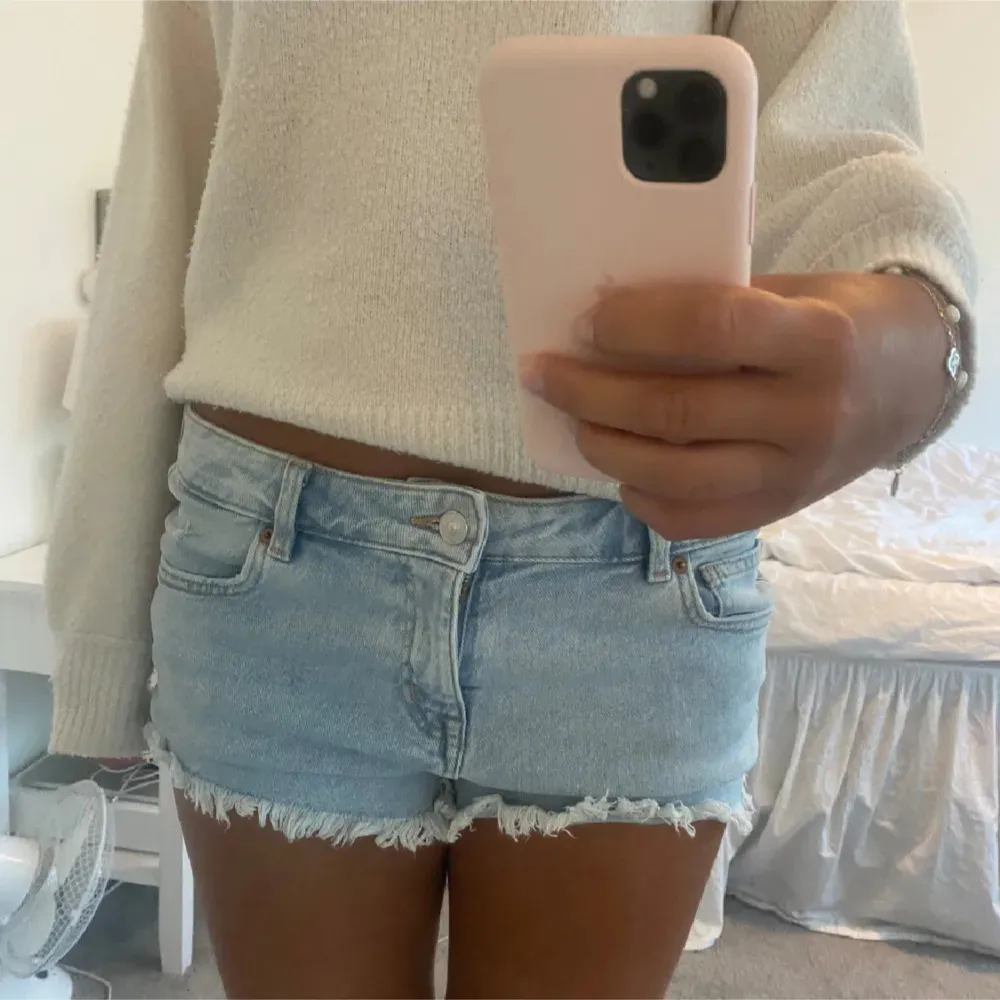 Snygga Lågmidjade shorts från zara🩷. Shorts.