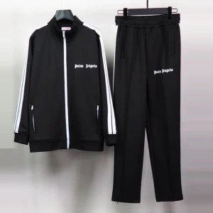 Palm Angels track suit - Svarta Palm angels track suit, bra kvalité, helt oanvända, bra skick. Alla storlekar inne just nu