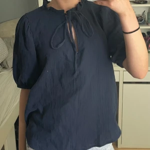Blus  - Super fin blus perfekt till middagar, fester och under sommaren❤️ Aldrig använt och är i bra skick💕
