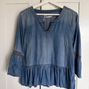 Jeans blus - Jeans blus i bra skick nästan aldrig använd 