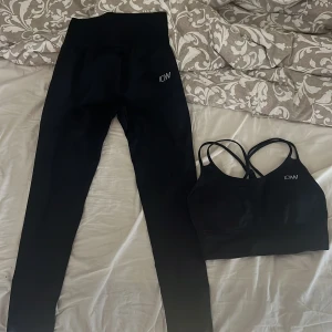 ICanIWill  ICIW träningssett - Skit snyggt sett från ICIW   Högmidjade svarta tajts och en matchade sport bh  Typ oanvänd 