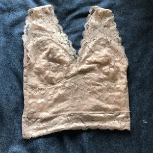 Rosa spetslinne  - Rosa/beige spetstopp från new yorker! Skönt material 💞