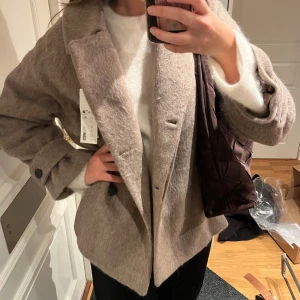 Jacka arket  - Säljer en helt nya jacka med lappen kvar! 