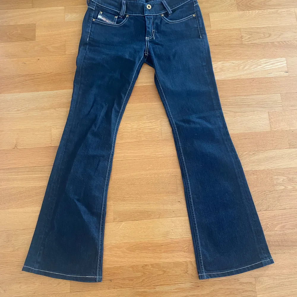 Jättefina utsvängda dieseljeans i nyskick! Storlek W 26 L 32💕. Jeans & Byxor.