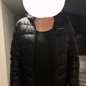 Peakperformance jakke - Næsten som ny, brugt få gange❤️ tager gerne imod bud🥰købt for 2200kr