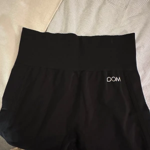 Löpartights - I princip oavvända svarta tights från Drop of mindfulness