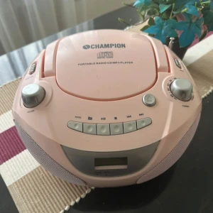 Champion cd player - Hej jag säljer min cd player har använts bara några månad Butik pris 699kr