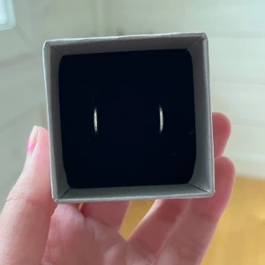 Silver örhängen  - Jättefina Äkta silver hoop örhängen, helt nya💕