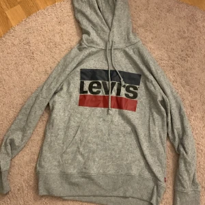 Levis  - hoodie från Levis. 