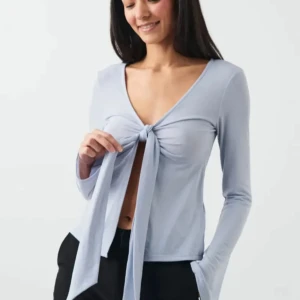 Knyttopp blå - Säljer denna söta toppen från ginatricot🩵! Pris går att diskutera. 