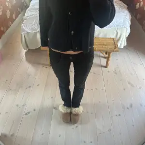 Jag säljer mina jätte snygga pepejeans, de är lågmidjade och bootcut så väldigt trendiga💕