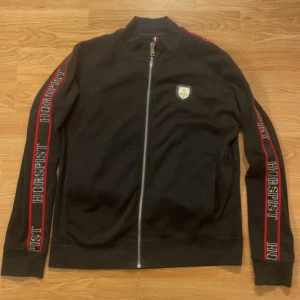 Horspist tröja - En limiterad Horspist tröja i fint skick (7/10). Storleken är XXL men sitter  som en L. Skicka ett medelande vid frågor