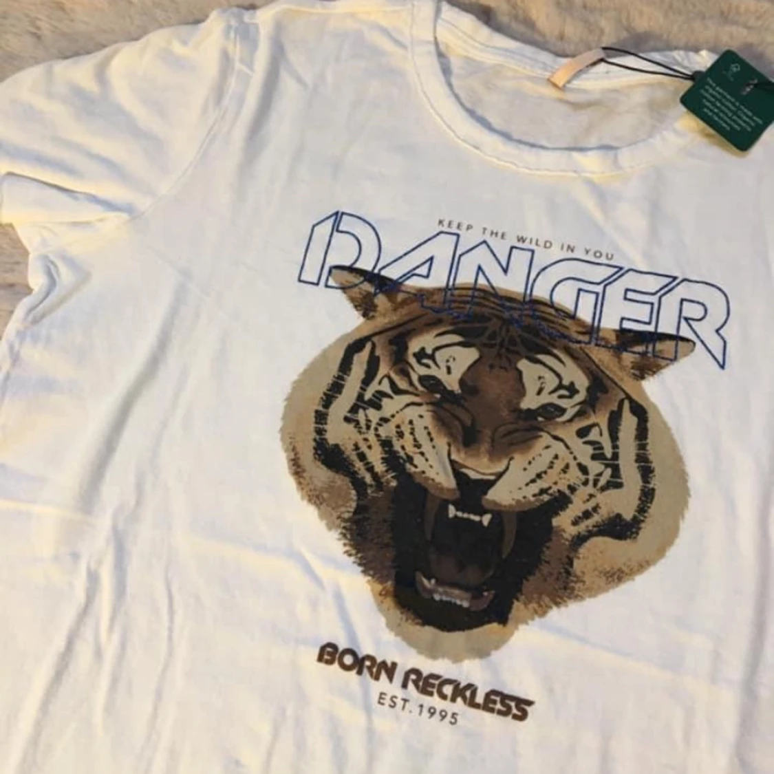 Vit t-shirt med tigertryck från kidsonly - 91