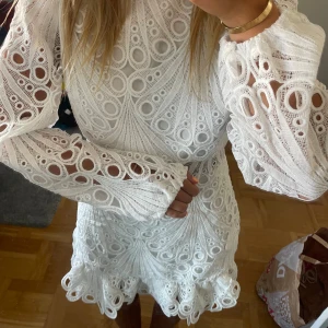 Spetsklänning - Så söt