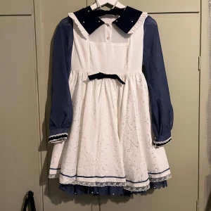 Lolita klänning - Köptes här på plick men den är tyvärr alldeles för liten för mig 💔 Storlek S 