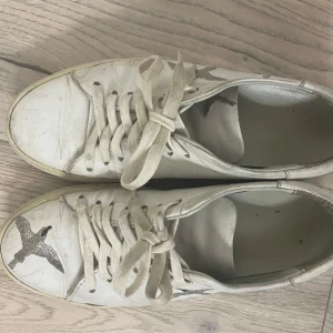 axel arigato  - använd o slitna men funkar fint! nypris-ca2000-2500kr