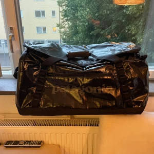 Patagonia Duffel Bag 70L - Använt på några resor, behöver inte längre.