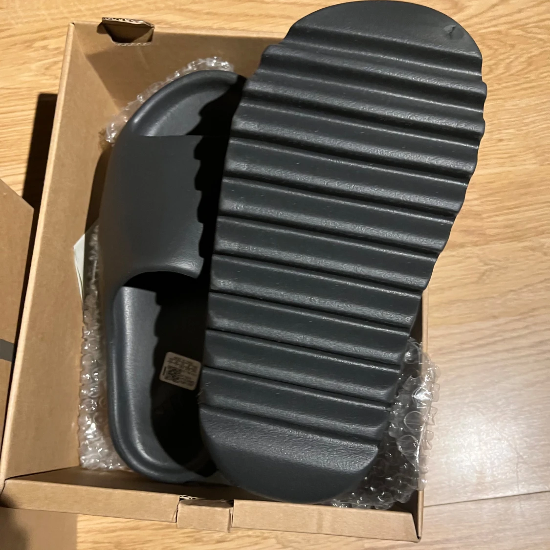 yeezy slides - 91