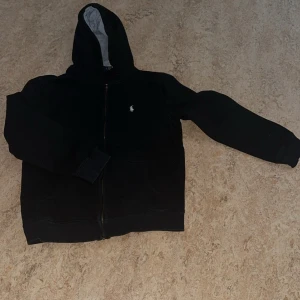 Polo tröja  - Helt ny polo tröja, storlek L men funkar till M