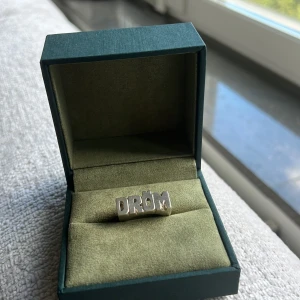 Maria Nilsdotter ring  - Dröm-ring från Maria Nilsdotter i mycket bra skick 😇 storlek 19