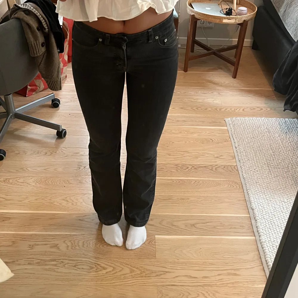 Mörk gråa Filippa K jeans. Passar på mig som är 1,72. Jeans & Byxor.