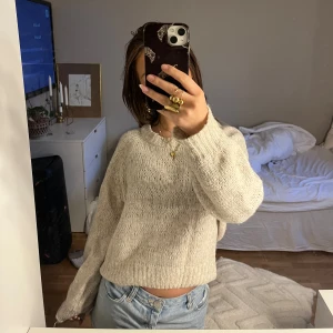 Stickad tröja - Stickad tröja från neo noir i bra skick