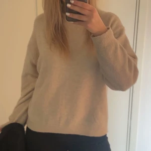 Stickad tröja - Stickad tröja som inte längre används, lite nopprig men inget som märks❤️