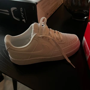Nike skor  - Oanvända Nike skor dam 