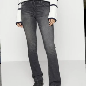 Ltb Jeans - Ltb jeans i modellen Fallon som inte kommer till användning. Lite långa på mig som är 177 men verkligen inget man tänker på. Passar någon med Xs/S i midjan. Skriv privat för fler bilder🩷