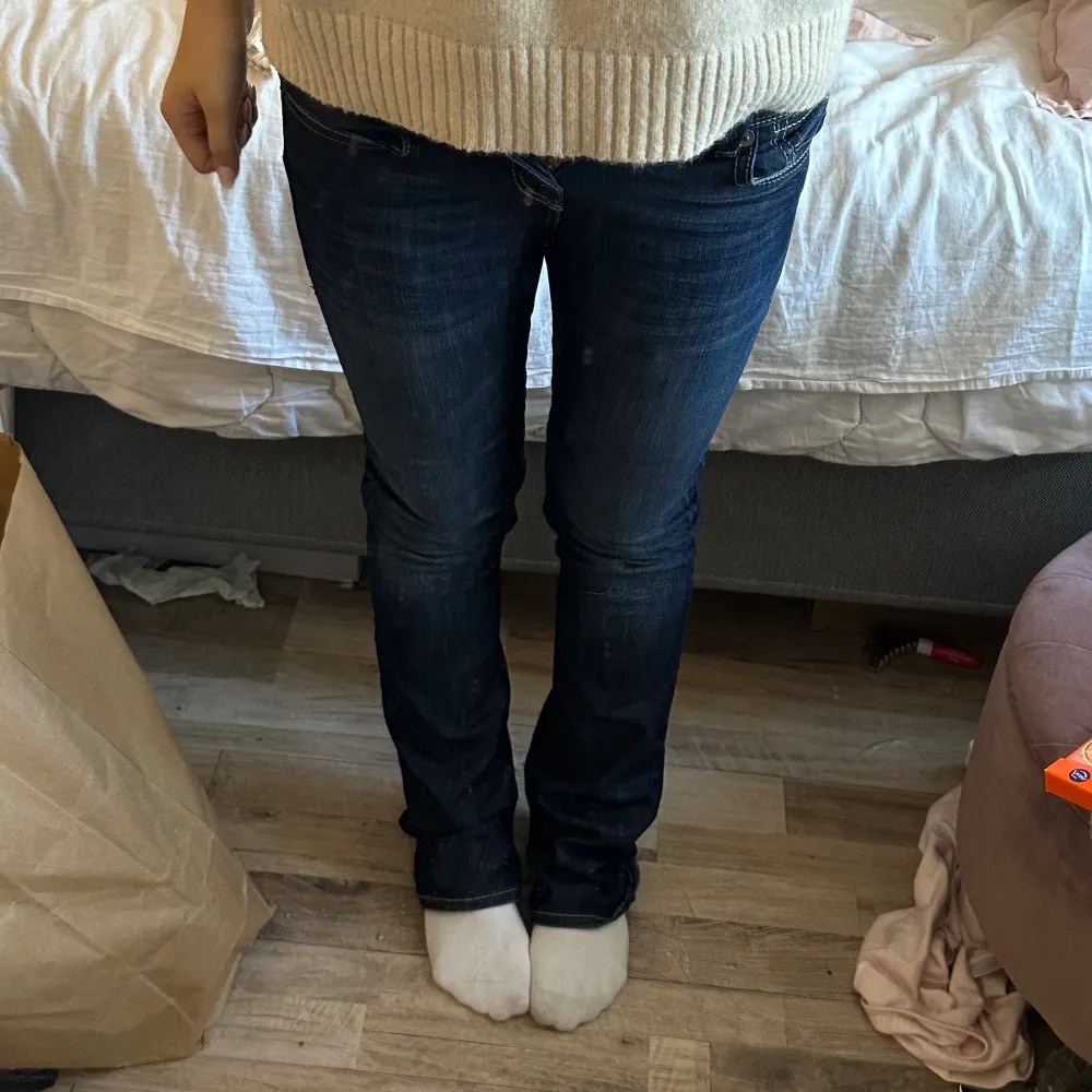 Så fina lågmidjade jeans från Mavi midjemått 37 rakt över jag är 166cm💗💗. Jeans & Byxor.