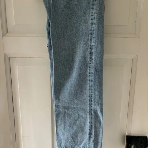 Blåa jeans  - Jeans från weekday, fin jeans färg på jeansen. Aldrig använt dom så bra skick. Dom är raka i modellen.
